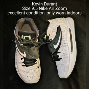 (B3G1) Nike Air Zoom Sneakers - KD